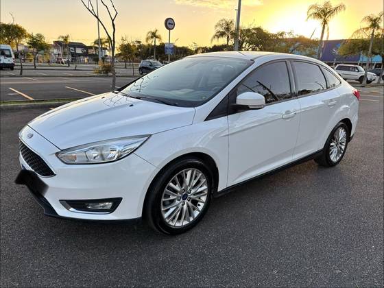FORD FOCUS 2.0 SE FASTBACK 16V FLEX 4P POWERSHIFT FORD FOCUS 2.0 SE FASTBACK 16V FLEX 4P POWERSHIFT